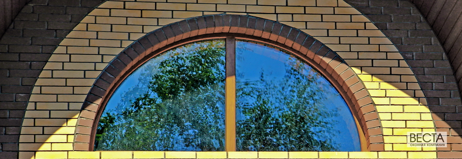 Арочное ламинированное окно